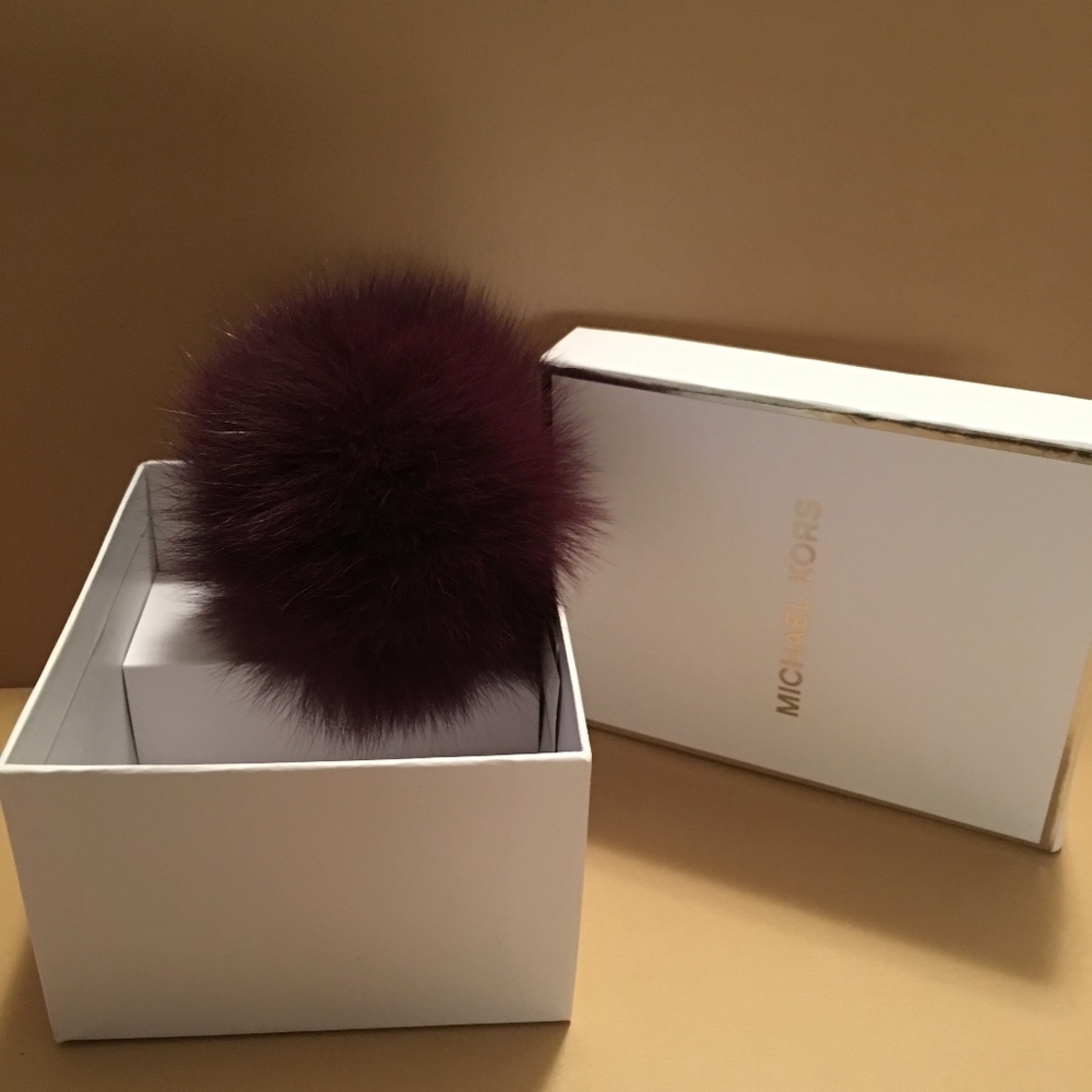 NWT - MICHAEL KORS PLUM FOX FUR POM KEY FOB - Picture 2 of 6